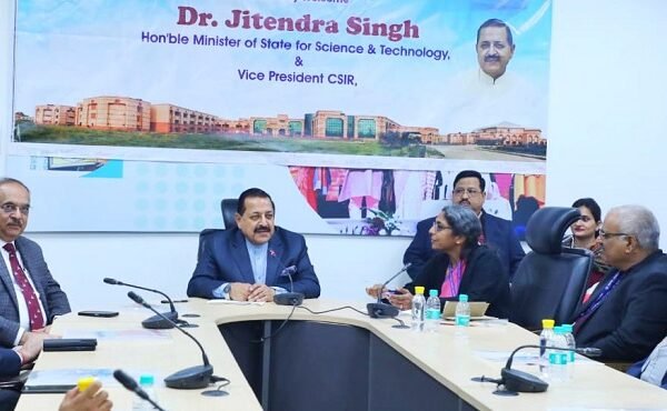 Dr. Jitendra Singh addresses Lucknow academia, emphasises early Industry linkage for “sustainable” StartUps