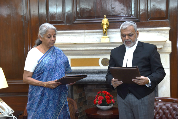 Union Finance Minister Smt. Nirmala Sitharaman administers Oath