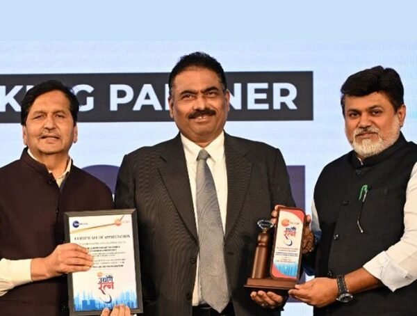 Shri Chandrakant Salunkhe Recognized for Transforming the SME & Manufacturing Landscape at Udyog Sammelan organised by ZEE media
