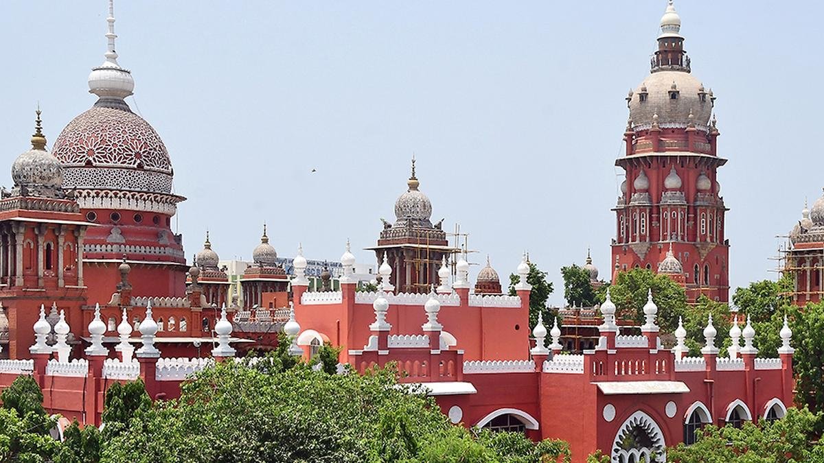 Executive Directors can be included in CIBIL list if the Company defaults loans: Madras High Court
