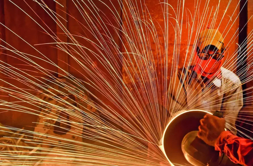 Indian steelmakers urge Government for minimum import price amid global slump: